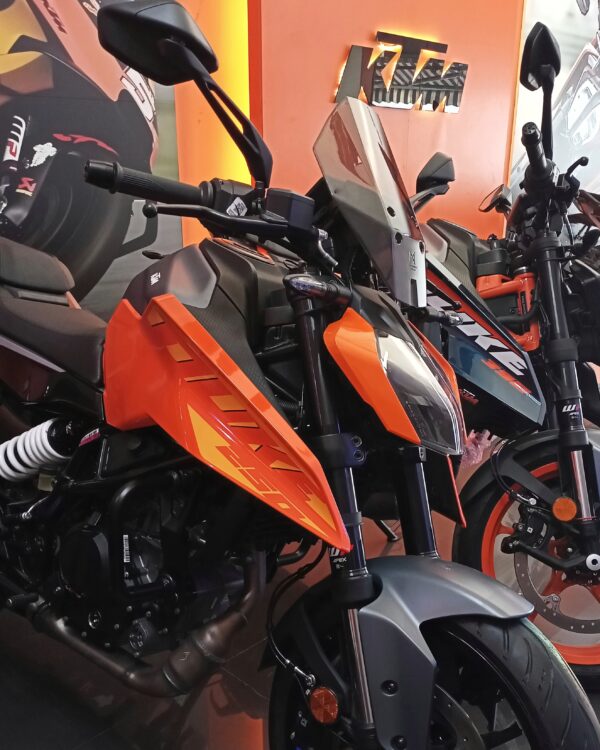 KTM DUKE 250 GEN-3 K1 WINDSCREEN - Image 4