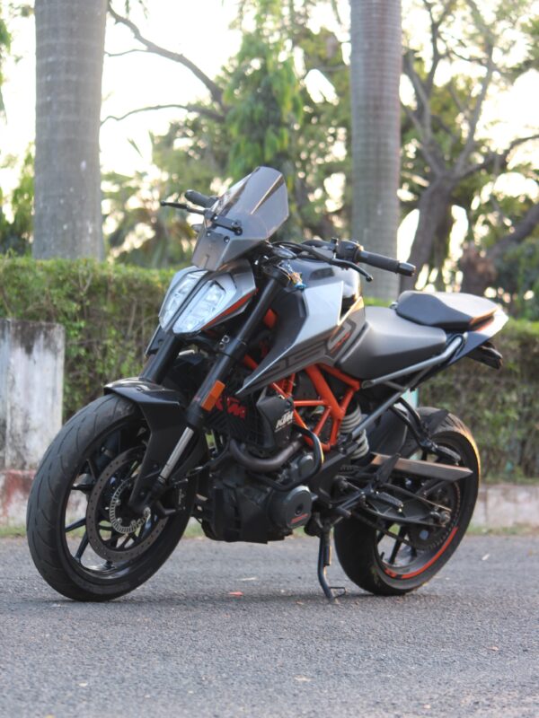 KTM DUKE 250 GEN-2 K1 WINDSCREEN - Image 3